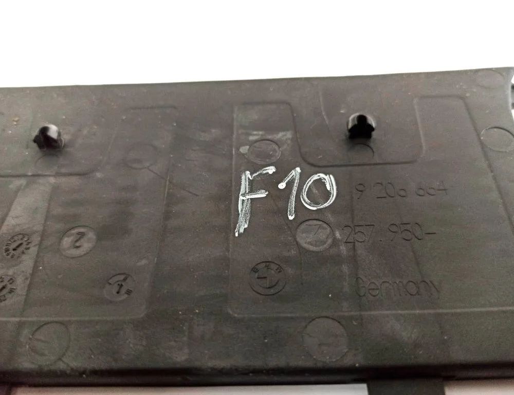 BMW 5 Series F10/F11 (2009-2017) Задняя воздушная решётка 257950,9206664 32866119