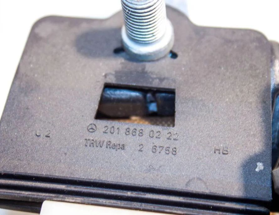 MERCEDES-BENZ R-Class W251 (2005-2017) Zadný stredový bezpečnostný pás 33059634,a2518600685,2018680222 32872683