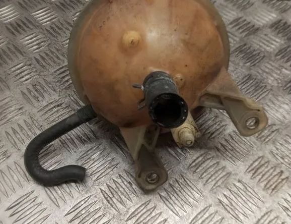 TOYOTA Previa 2 generation (2000-2006) Расширительный бак 32972434