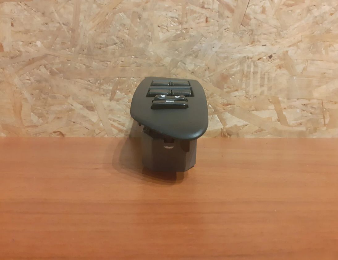 TOYOTA Auris 1 generation (2006-2012) Vypínač ľavého okna predných dverí #1842,74232-02550 11831337