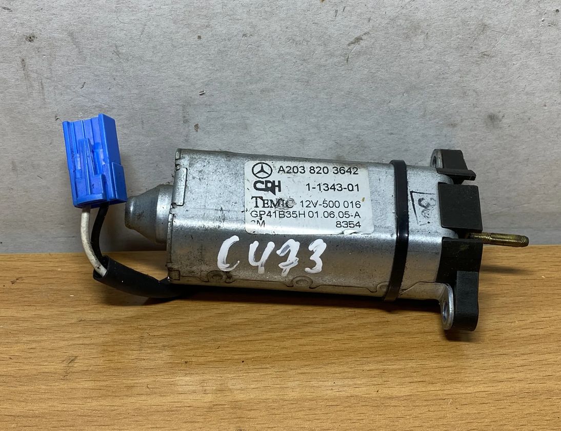 MERCEDES-BENZ C-Class W203/S203/CL203 (2000-2008) Моторчик переднего правого сиденья #C473,A2038203642 17828020