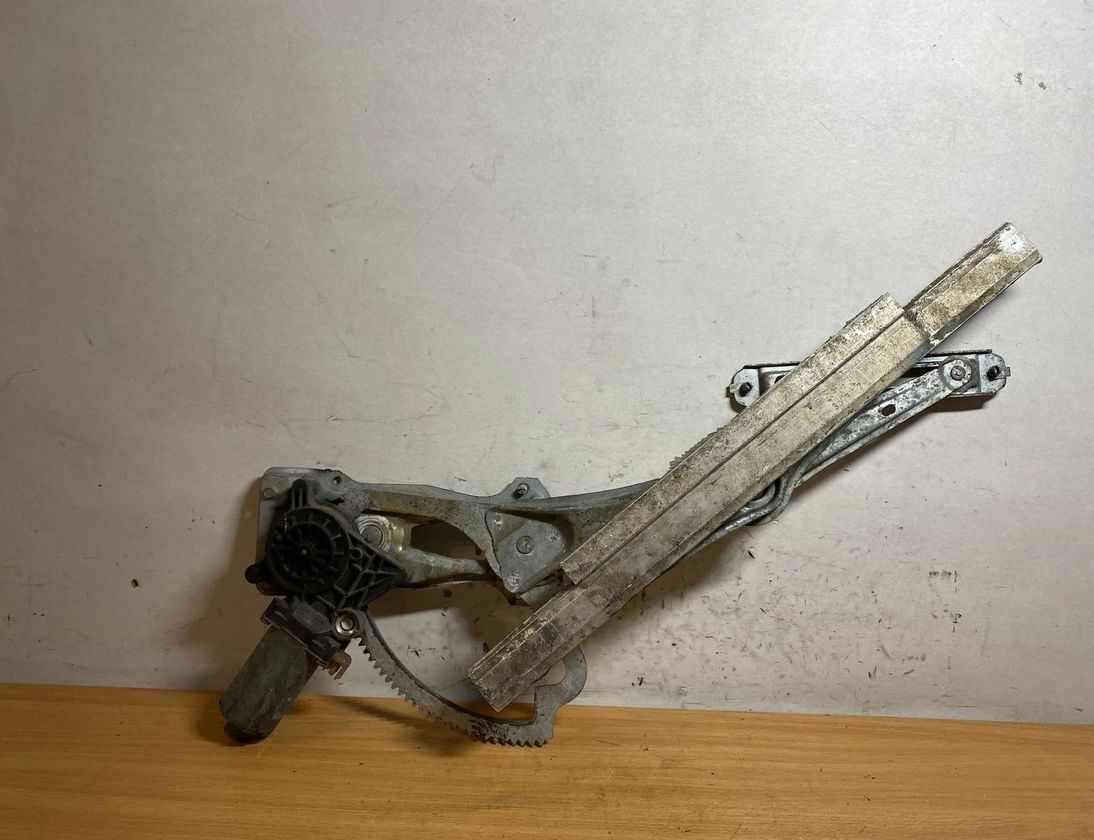 MERCEDES-BENZ E-Class W210 (1995-2002) Стеклоподъемник передней левой двери 0130821670,#C4110 21030919