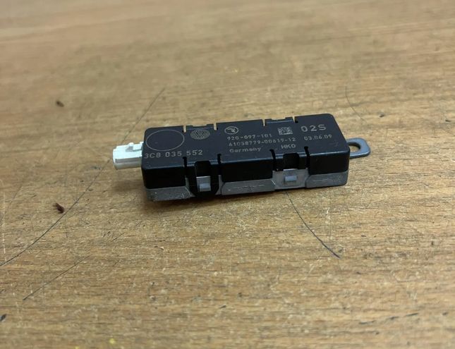 VOLKSWAGEN Passat Variant 1 generation (2010-2024) Zosilňovač antény na kufri 920097101,#F3357 26253731