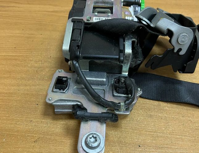 MERCEDES-BENZ E-Class W212/S212/C207/A207 (2009-2016) Pravý predný bezpečnostný pás 610035800D,A07303113,610902000,615416700,#F6200 30278355