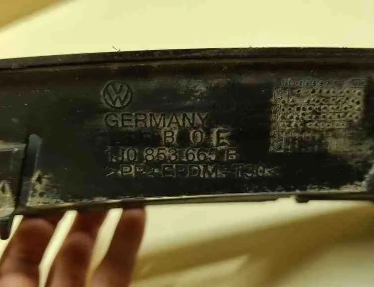 VOLKSWAGEN Golf 4 generation (1997-2006) Predný dolný mriežka 1J0853665B 32712295