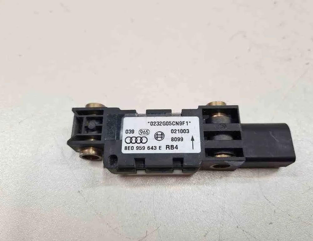 AUDI A6 C6/4F (2004-2011) Датчик удара передний правый 8E0959643E 32716508