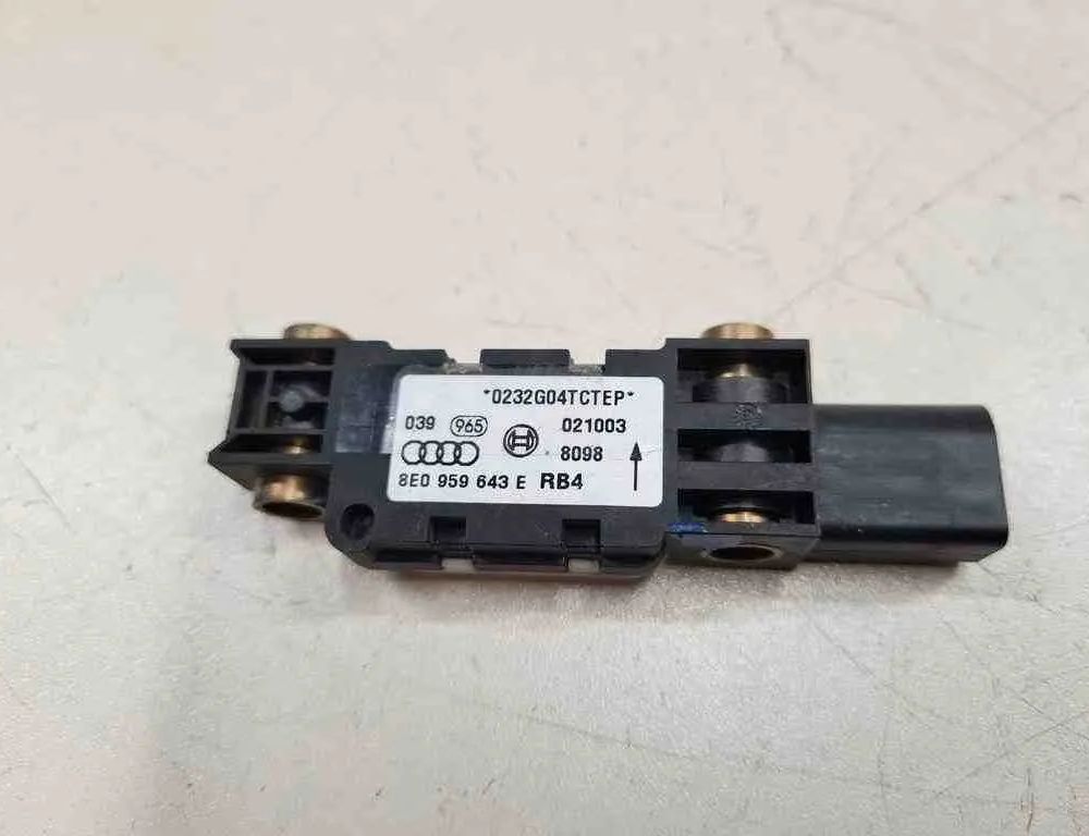 AUDI A6 C6/4F (2004-2011) Pravý predný senzor nárazu 8E0959643E 32716509