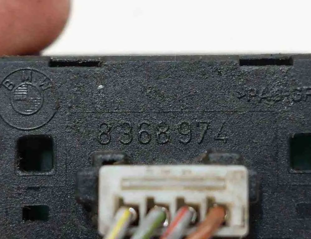 BMW 5 Series E39 (1995-2004) Rear Left Door Window Control Switches 8368974 32723272