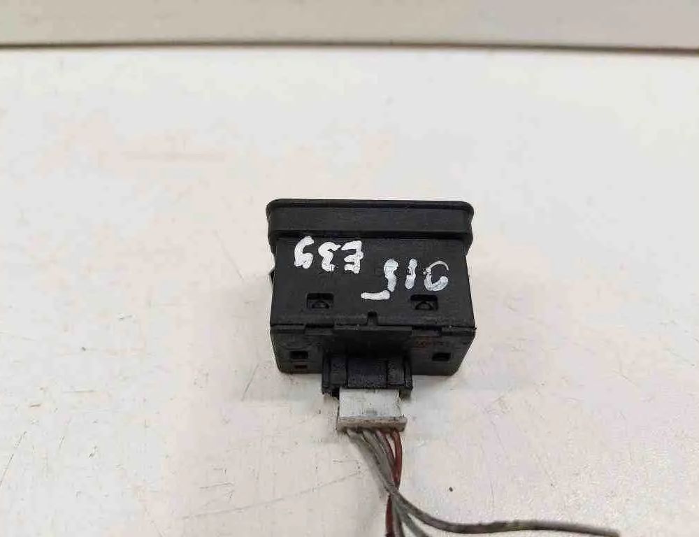 BMW 5 Series E39 (1995-2004) Rear Left Door Window Control Switches 8368974 32723272