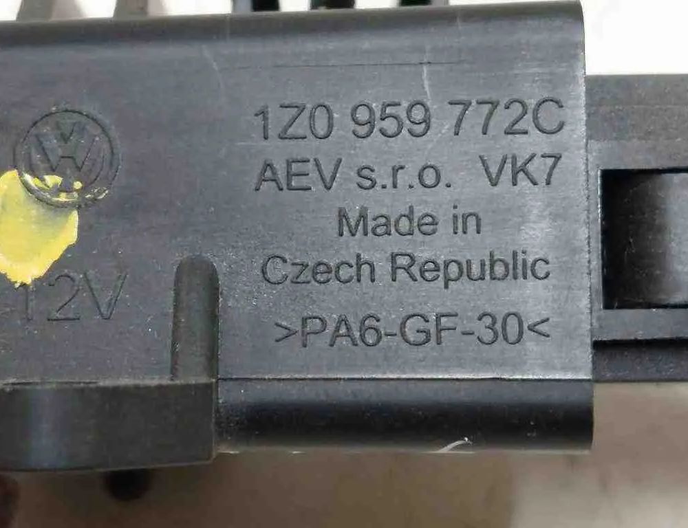 SKODA Superb 1 generation (2001-2008) Relé vyhrievania sedadla 1Z0959772C 32723698