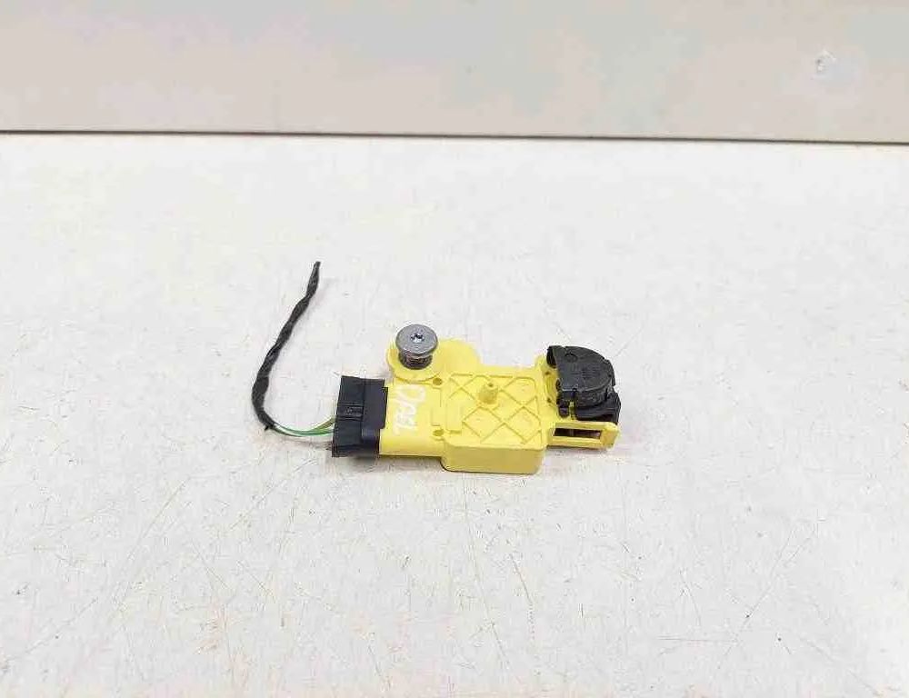 OPEL Astra H (2004-2014) Датчик удара передний правый 343149712,24460761,SA003292618 32727107