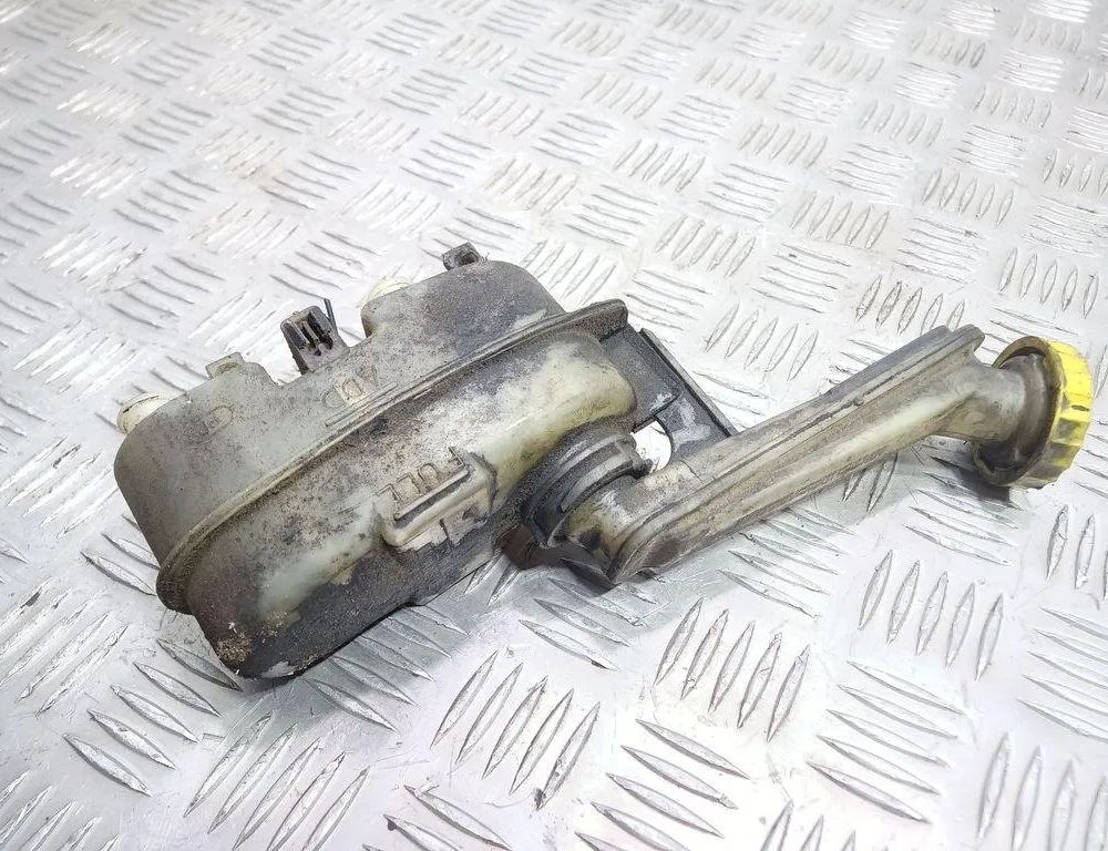 CHRYSLER Voyager 3 generation (1995-2001) Nádrž na brzdovú kvapalinu 31361547