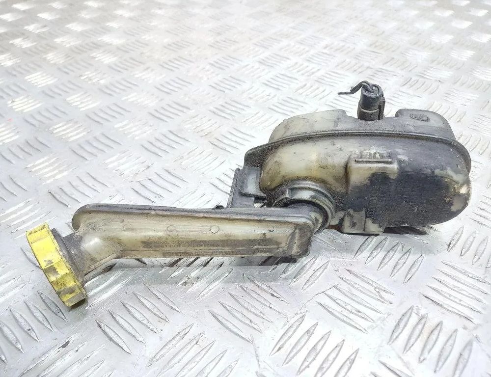 CHRYSLER Voyager 3 generation (1995-2001) Nádrž na brzdovú kvapalinu 31361547