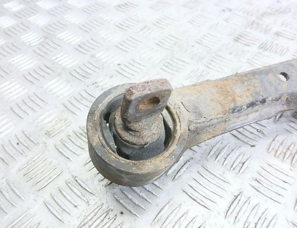 TOYOTA Avensis 3 generation (2009-2020) Pravé zadné rameno trojhranného ramena 31378145