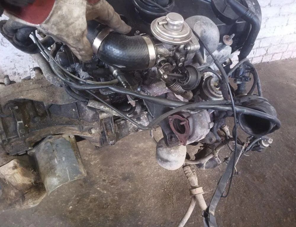 VOLKSWAGEN Passat B5 (1996-2005) Двигатель AVB 31403899