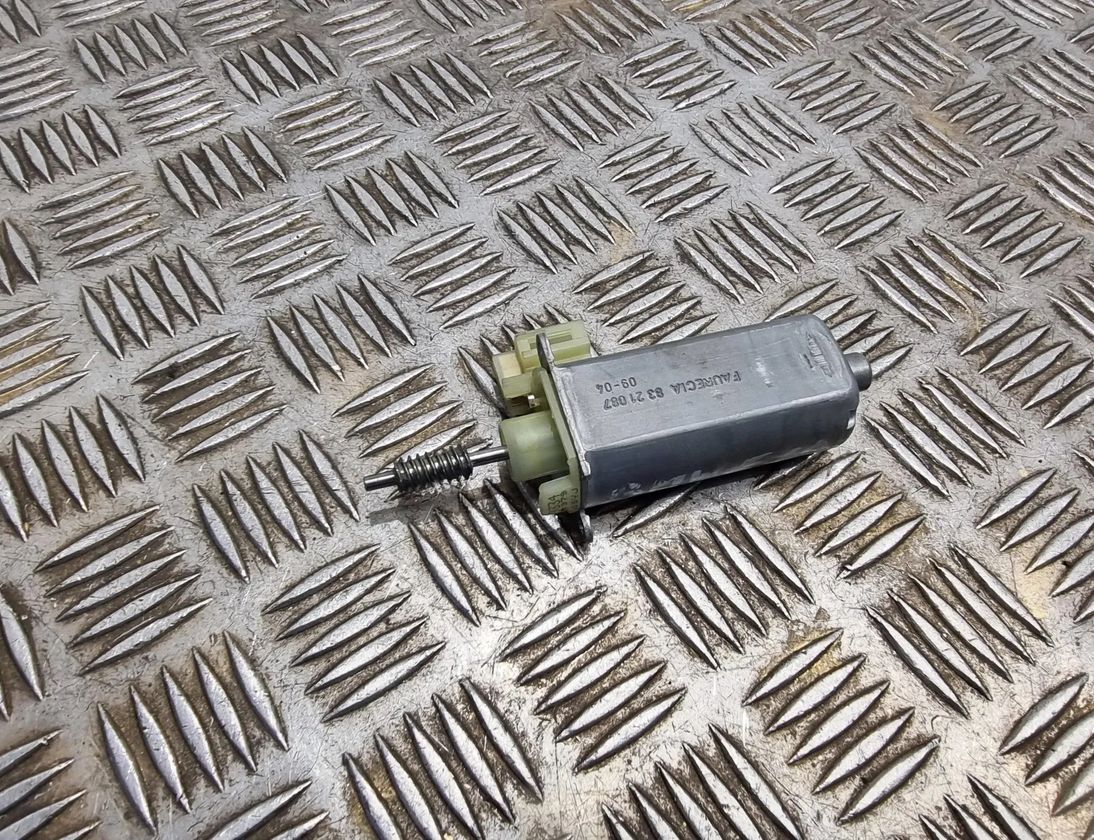 BMW 5 Series E60/E61 (2003-2010) Motor ovládania pravého predného sedadla 0390203234 25901355