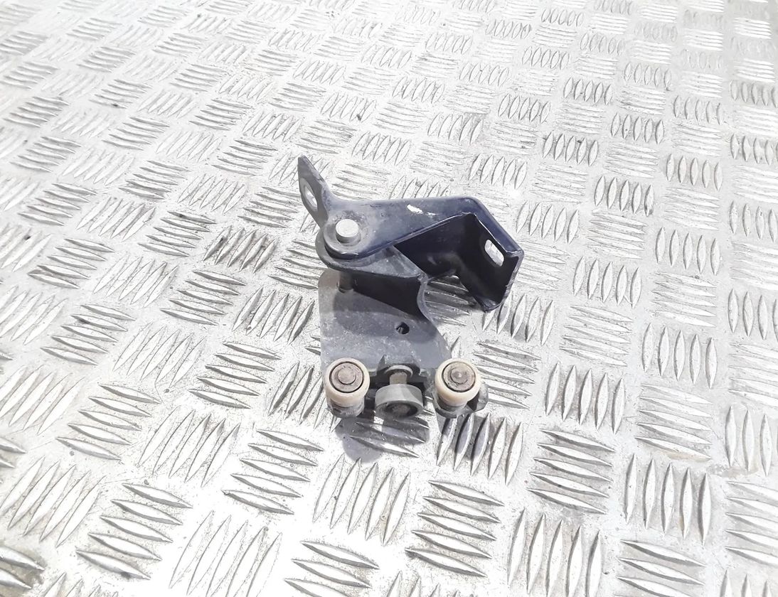 DACIA Dokker 1 generation (2012-2024)  Sliding door hinge 824A65571R 27889847