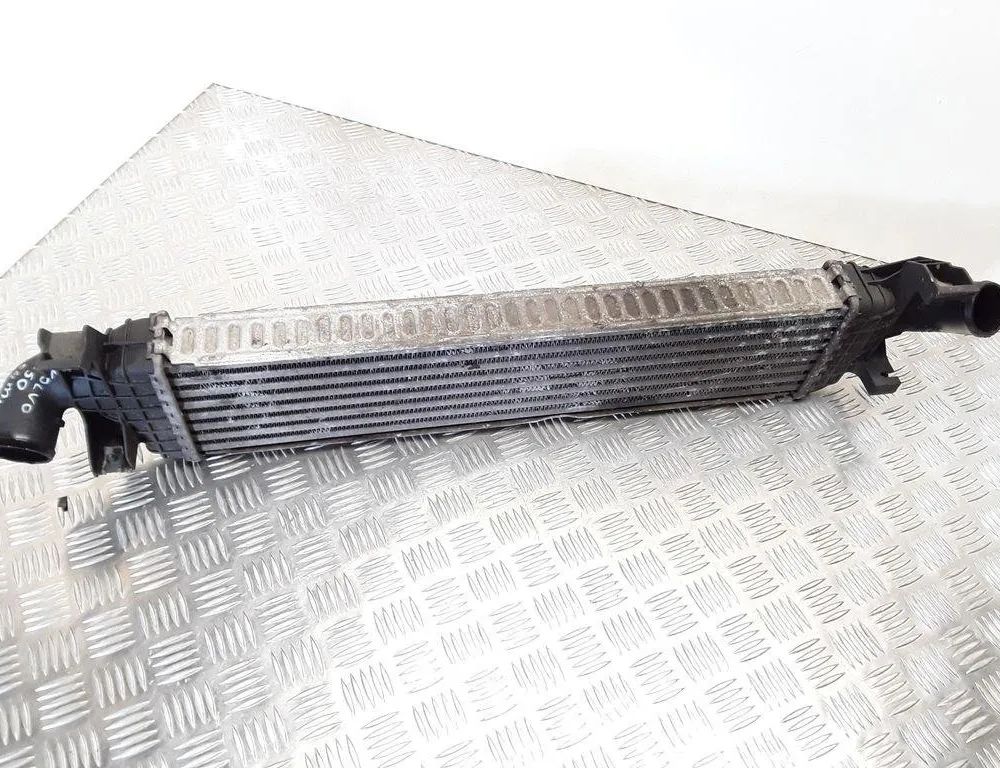 VOLVO V50 1 generation (2003-2012) Intercooler radiátor 31655431