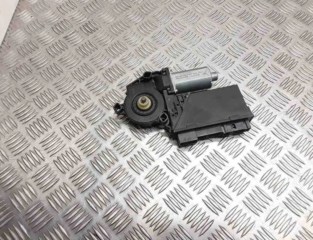 VOLKSWAGEN Touareg 1 generation (2002-2010) Моторчик стеклоподъемника задней левой двери 7L0959795,0130821765 32590387