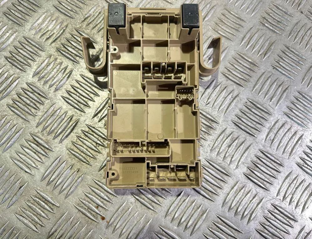 SUBARU Outback 4 generation (2009-2014) Poistková skrinka 82201AJ000 32814199