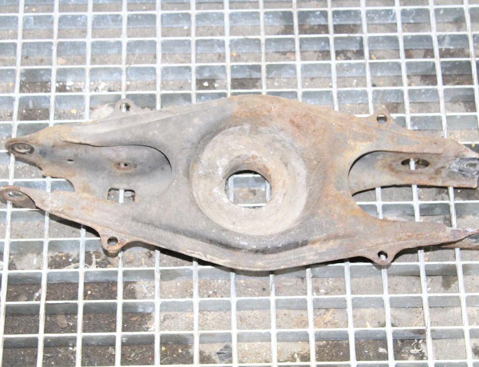 MERCEDES-BENZ C-Class W204/S204/C204 (2004-2015) Задняя левая Н-образная вилка 2043502908 15484831