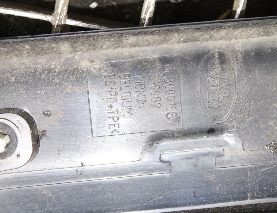 LAND ROVER Discovery 3 generation (2004-2009) Ľavý zvislý lem čelného skla DCB000156 20628648