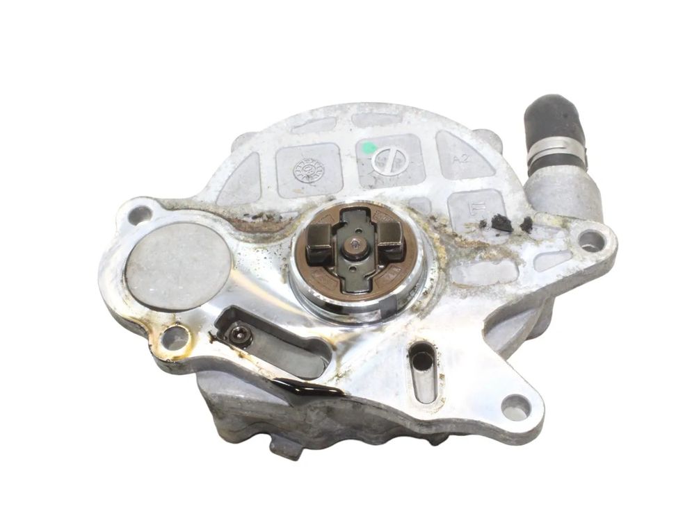 AUDI A4 B8/8K (2011-2016) Vacuum Pump 03L145100 22908828