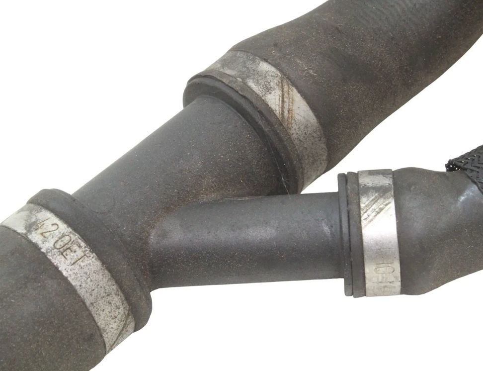 LAND ROVER Range Rover Evoque L538 (1 gen) (2011-2020) Шланг радиатора охлаждения двигателя левой стороны GJ328260AA,GJ328C480AA 31037646