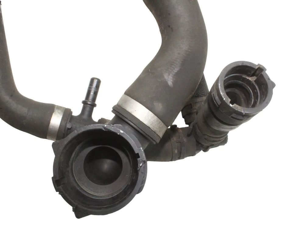 LAND ROVER Range Rover Evoque L538 (1 gen) (2011-2020) Шланг радиатора охлаждения двигателя левой стороны GJ328260AA,GJ328C480AA 31037646