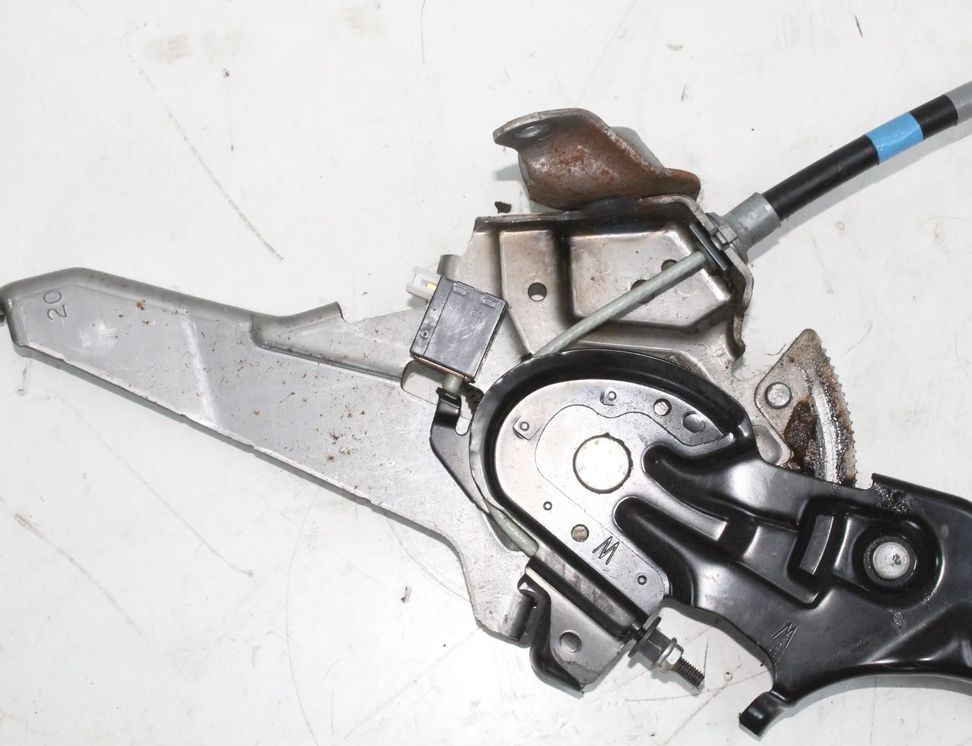 LEXUS RX 3 generation (2009-2015)  Механизм стояночного тормоза 31534648