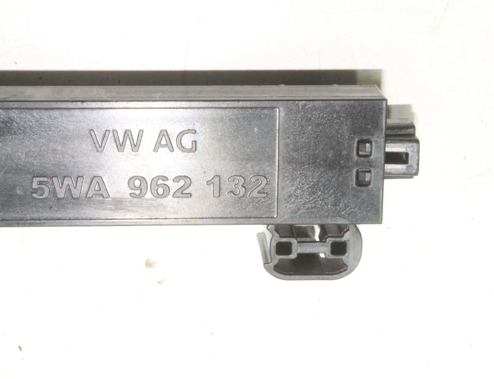 VOLKSWAGEN Golf 8 generation (2019-2023) Антенна бесключевого доступа 5WA962132 31945806