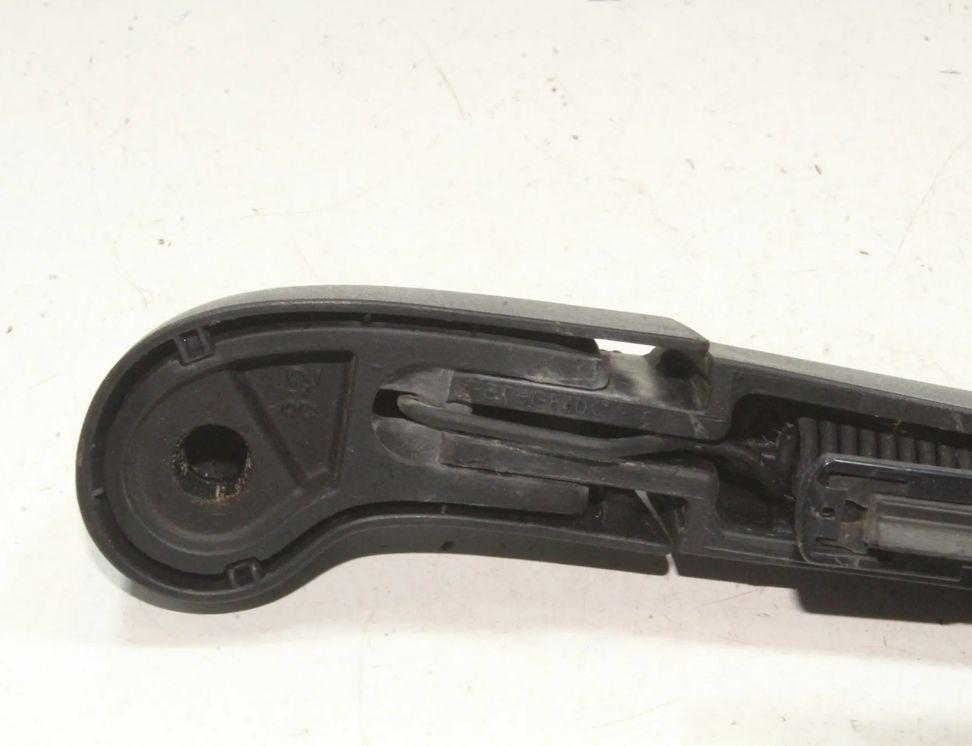 KIA XCeed 1 generation (2019-2024) Дворник крышки багажника 32084494