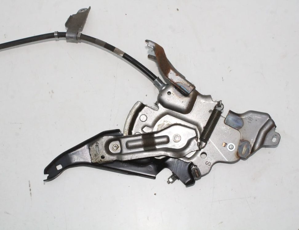 TOYOTA Prius Plus 1 generation (2012-2020)  Механизм стояночного тормоза 32820571