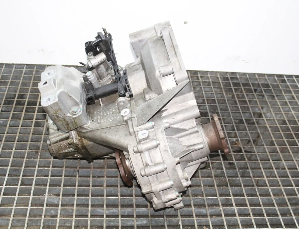 VOLKSWAGEN T-Roc 1 generation (2017-2024) Gearbox UTV 32829580