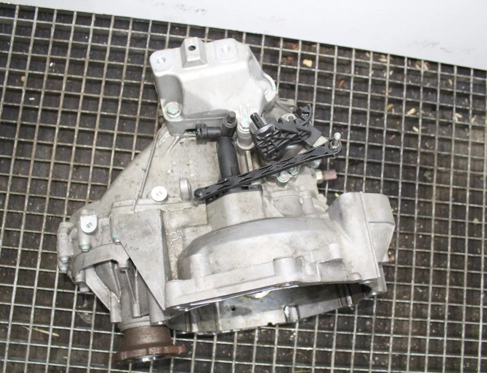 VOLKSWAGEN T-Roc 1 generation (2017-2024) Gearbox UTV 32829580