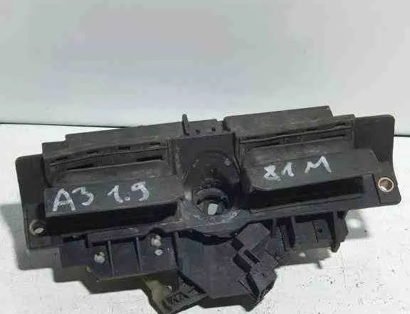 AUDI A3 8L (1996-2003) Рукоятка задней двери 4B0827565H,8D9827565A 32617376