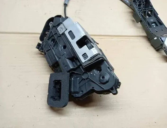 SEAT Leon 4 generation (2020-2023) Замок передней левой двери 5TB837015D 27949707