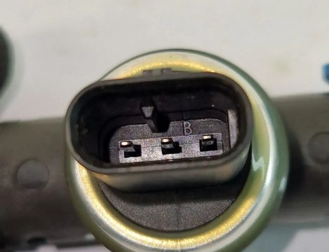 VOLVO V40 2 generation (2012-2020) Senzor tlaku paliva 31432653 33011460