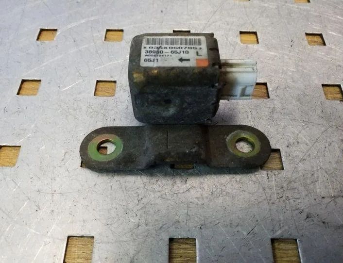 SUZUKI Grand Vitara 2 generation (2005-2014) Senzor nárazu na ľavej strane 3893065J10 25117970