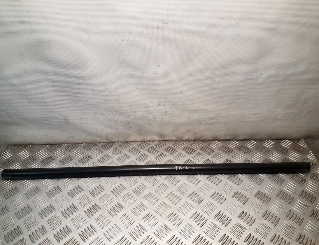 HYUNDAI Tucson 1 generation (2004-2010) Predný ľavý dverový okenný pásik 28239966