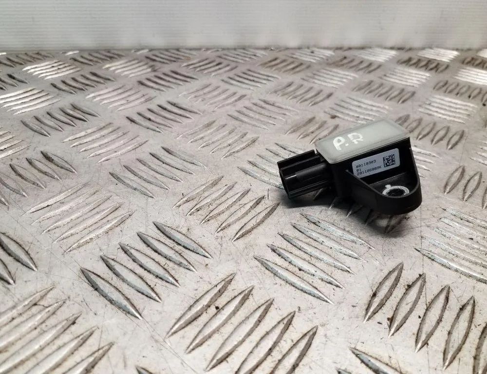 VOLKSWAGEN Passat B7 (2010-2015) Rear Right Impact Sensor 5N0959354C 32151813