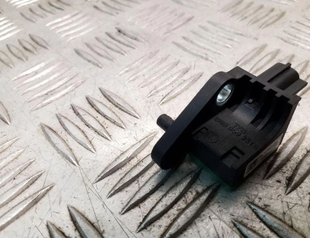 VOLKSWAGEN Passat B7 (2010-2015) Датчик удара задний левый 5N0959351B 32151930