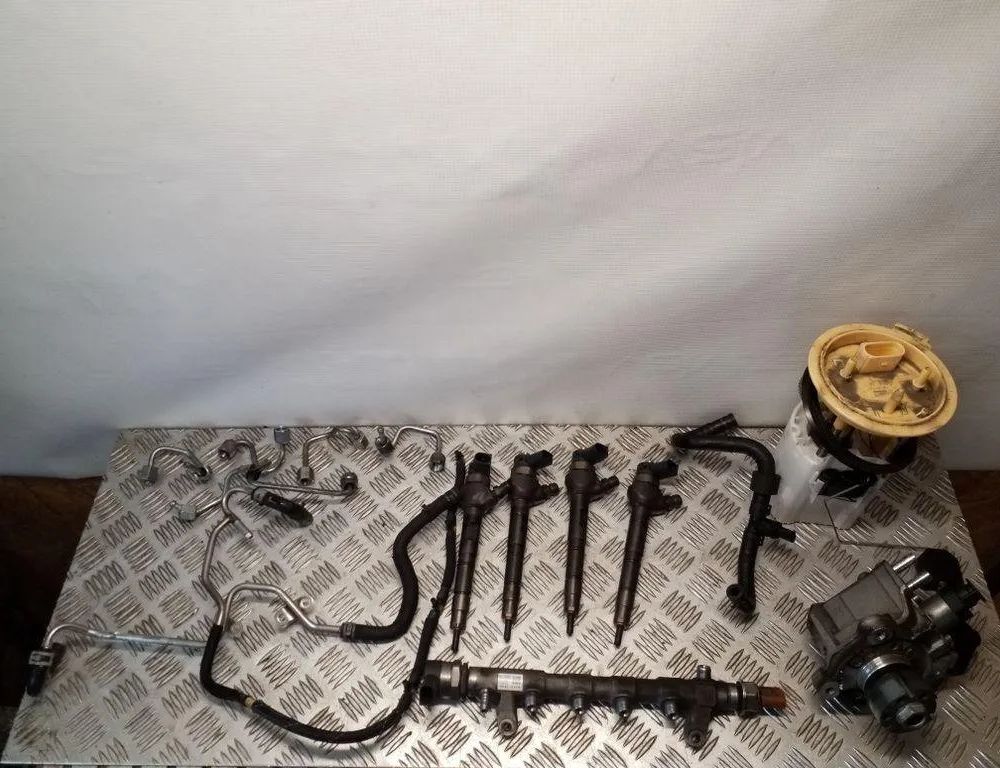 VOLKSWAGEN Passat B7 (2010-2015) Súprava palivových vstrekovačov 03L130277J,03L089N,0445010526,03L919824D,3AA919050B,03L130755L,0445110369,03L906054A,057130764AB 32152092