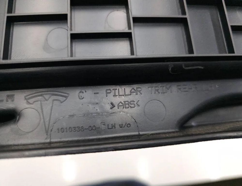 TESLA Model 3 1 generation (2017-2024) Правая задняя отделка 101033800D 31531039