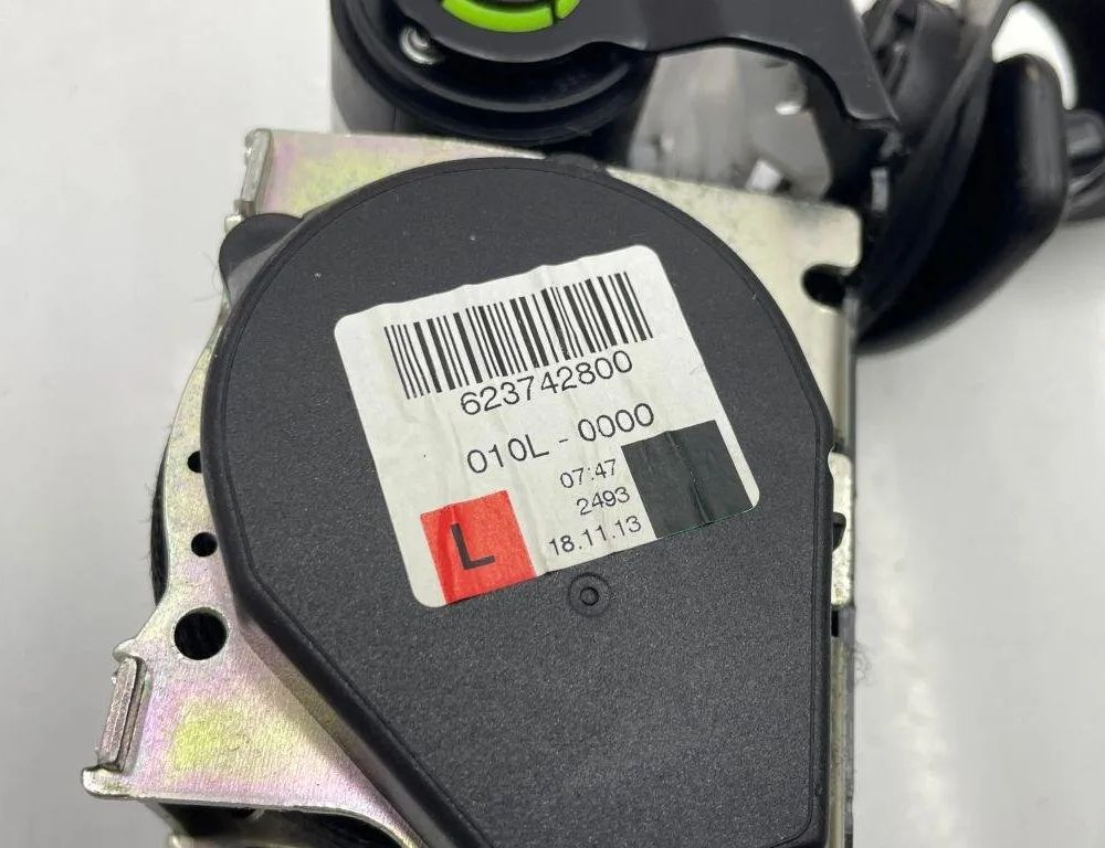 BMW 7 Series F01/F02 (2008-2015) Pravý predný bezpečnostný pás 010L0000 31533369