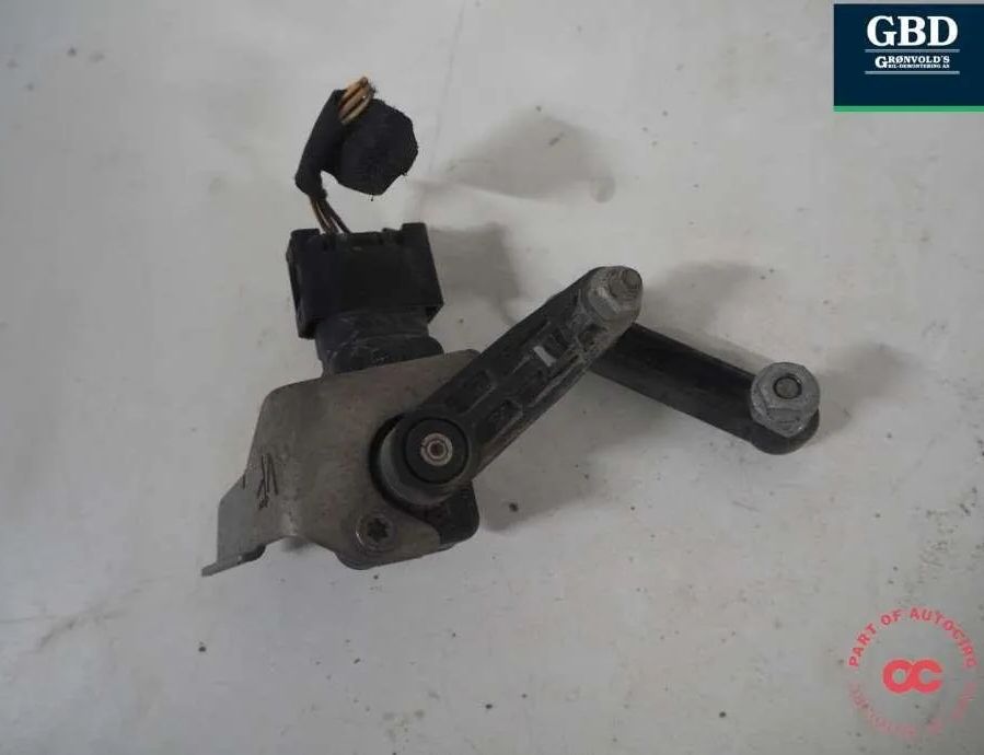 VOLVO XC60 2 generation (2017-2024) Ľavý predný snímač hladiny 32246991,31360328 30876798