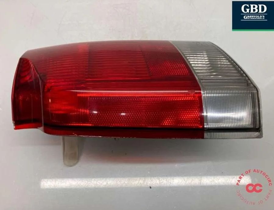 VOLVO V70 2 generation (2000-2008) Rear Left Taillight 9474848 31656793