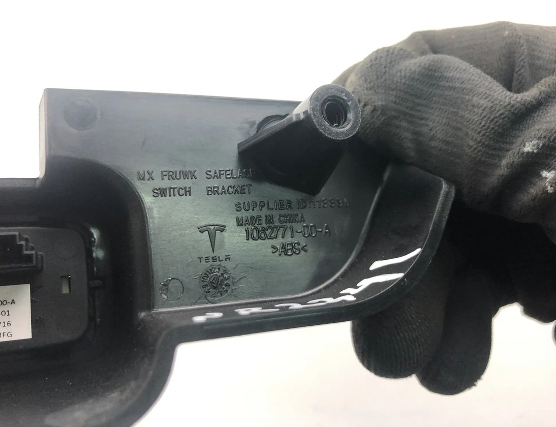 TESLA Model X 1 generation (2015-2024) Switches 1062771-00-A 15205904