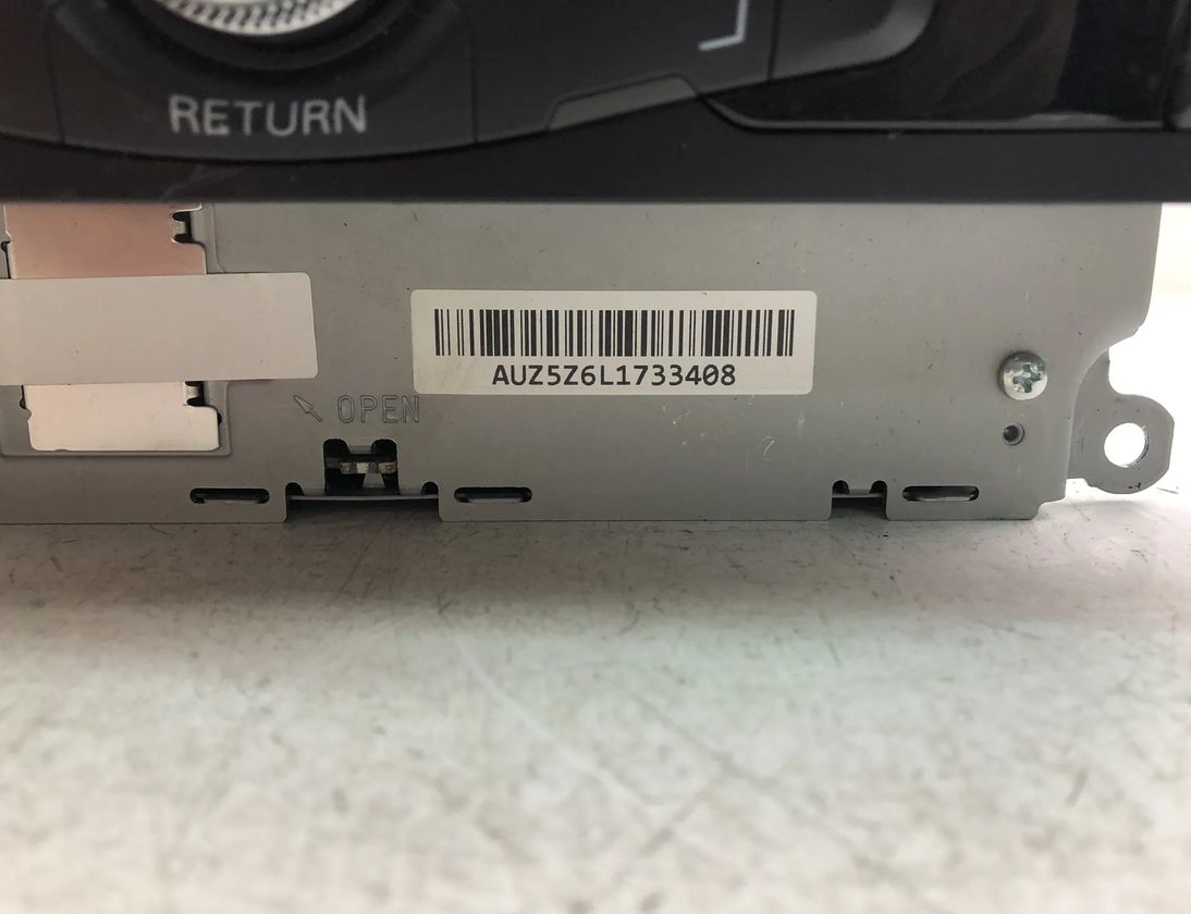 AUDI A5 Sportback 8T (2009-2011) Hudobný prehrávač bez GPS 8R1035186 17331360