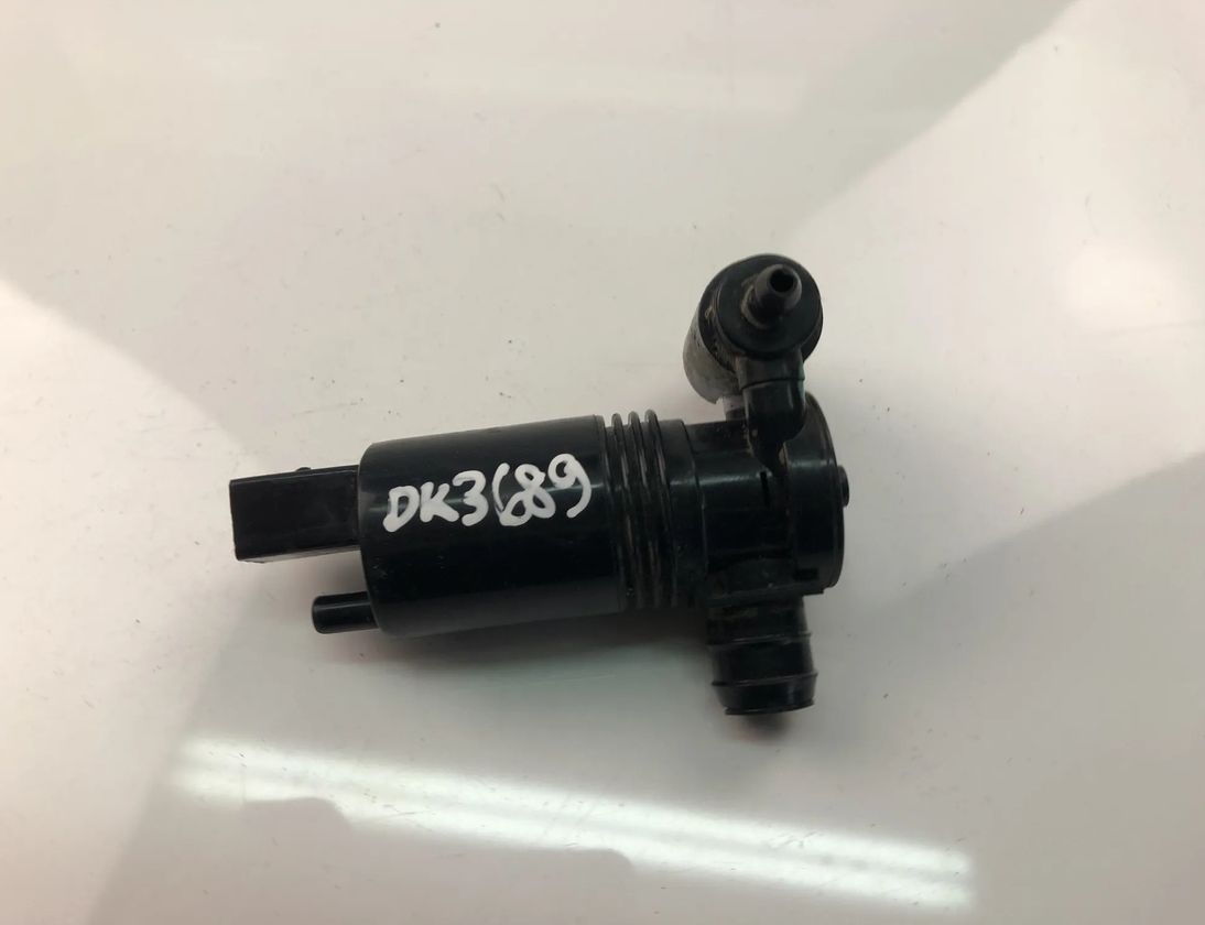 VOLVO XC60 2 generation (2017-2024) Windshield/windshield washer pump 1024928 17778608